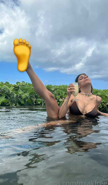 miakfree exclusive model picture