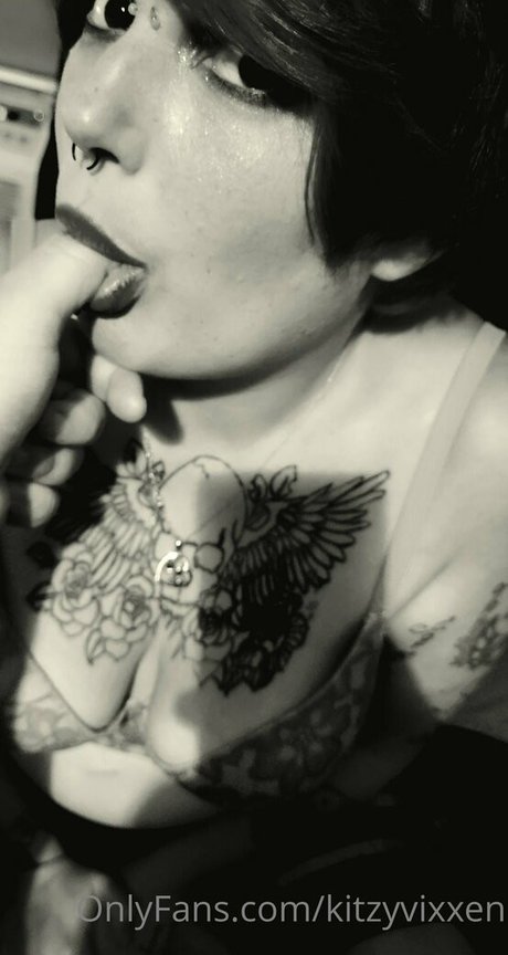 kitzyvixxen model xxx archive