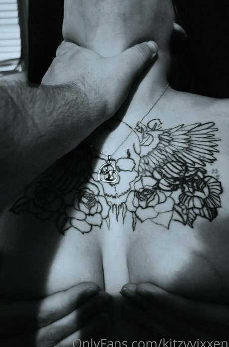 kitzyvixxen art model pics