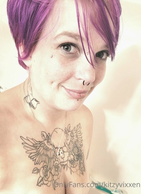 kitzyvixxen adult model photos