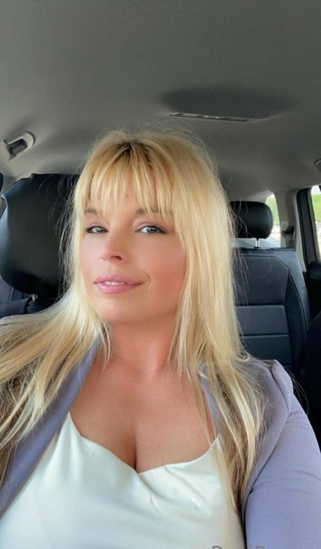 roxirenay pretty model image