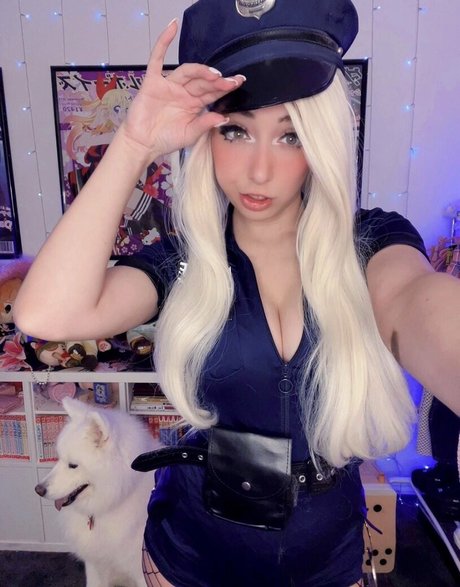 HowToMia xxx star photos