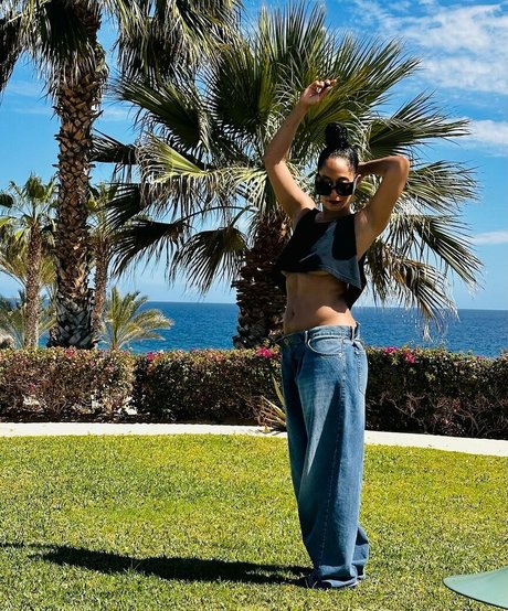 Tracee Ellis Ross naked model pic