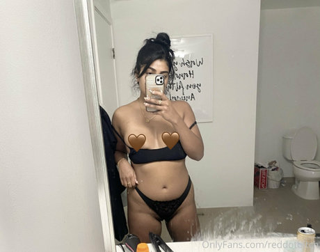 Reddotbitch pornstar nude photo