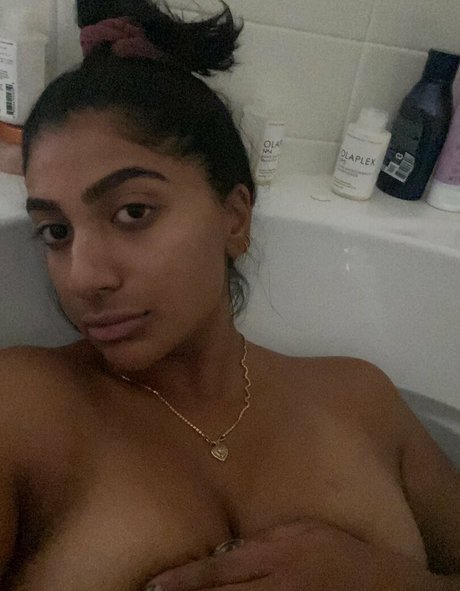 Reddotbitch erotic pornstar img