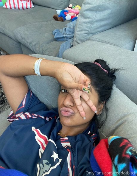 Reddotbitch top model image