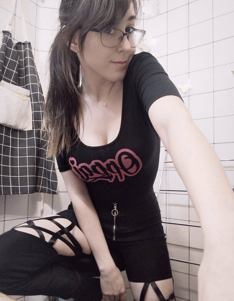 ardentabsol model adult pic