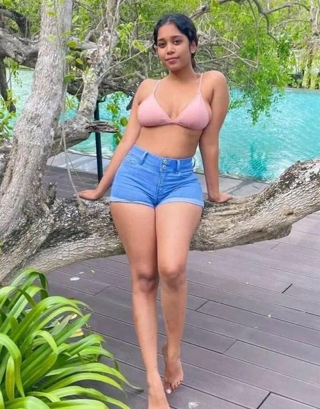 Sri Lankan sexy actress pic