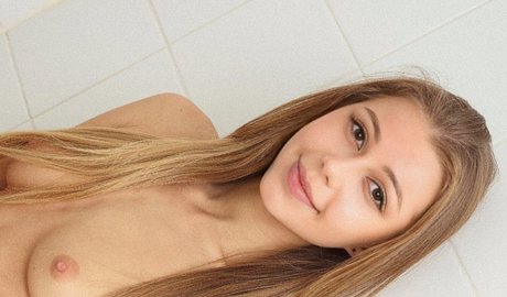 sarahisizzu erotic star photos