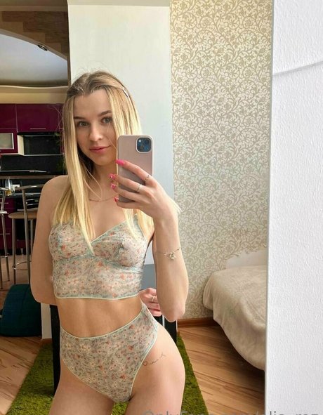 elia roz nudes star picture