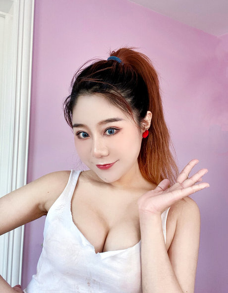 Uying nudes star archive