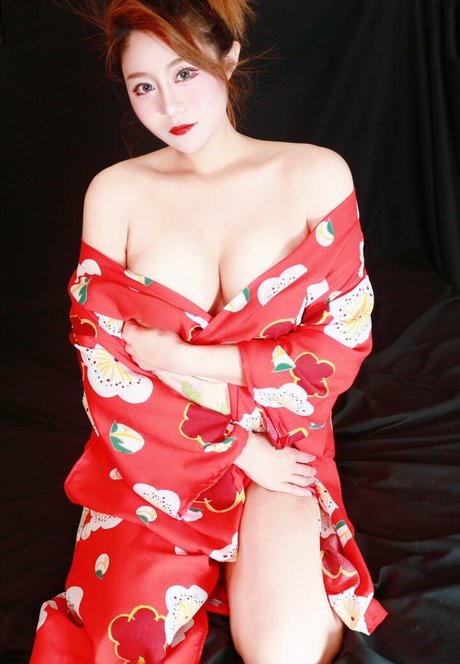 Uying exclusive star photo