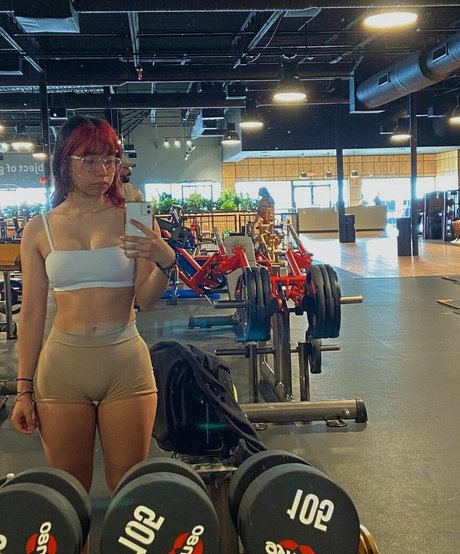 Luhhisa model nude images