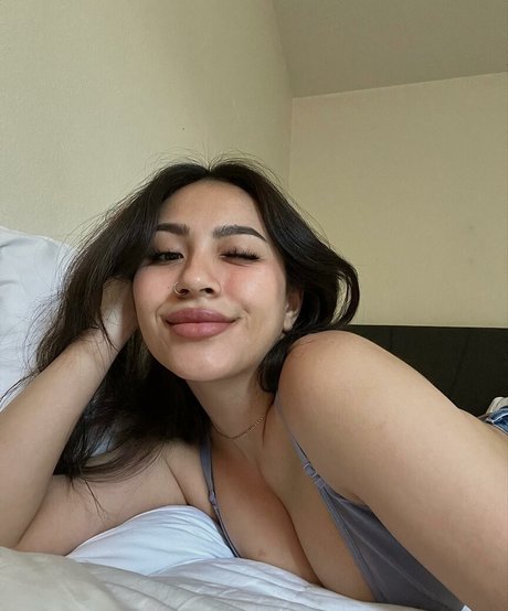 kimmyroxana model sexy pic