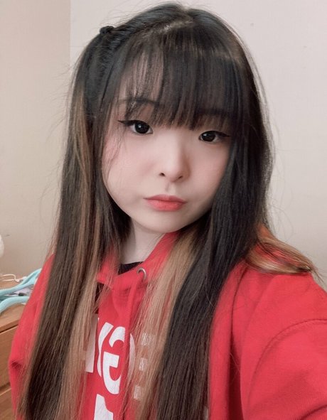 eunamiku erotic model photo