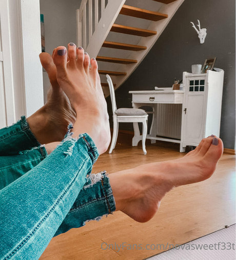 novasweetf33t sexy actress photo