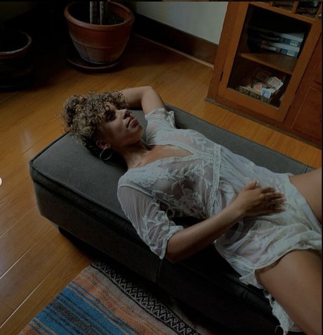 chelly pop star sexy picture