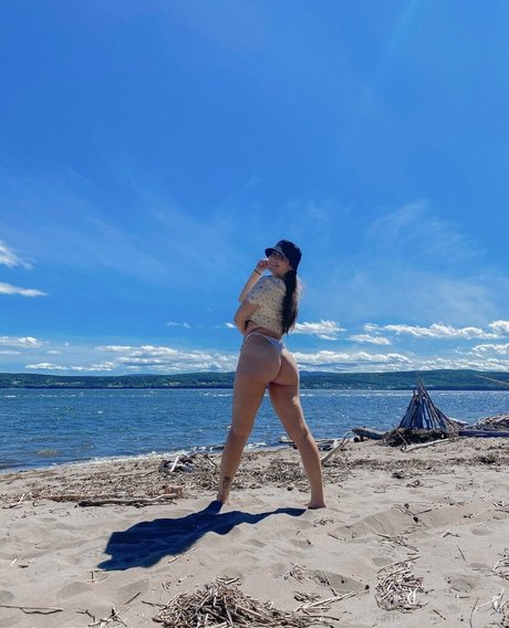 LaPetite perfect actress pics