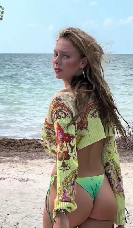 Ester Exposito star top photo