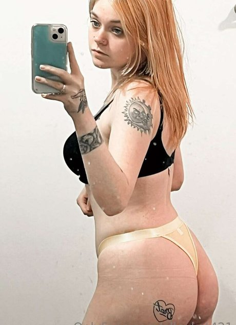 lleykt421 pornographic model img