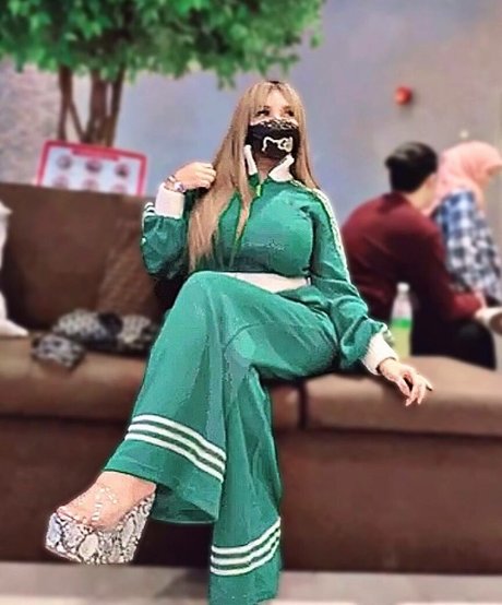 MekSarrah sexy actress image