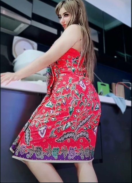 MekSarrah pornstar beautiful image