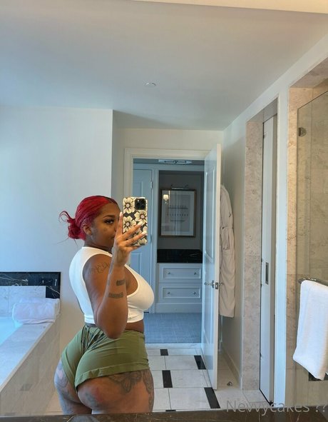 Nevvycakes star beautiful photos