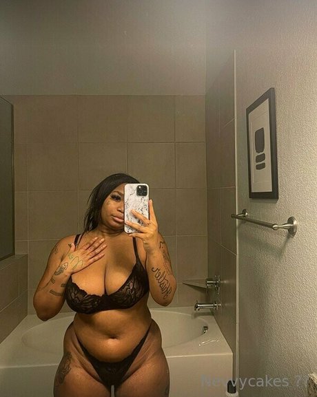 Nevvycakes model perfect images