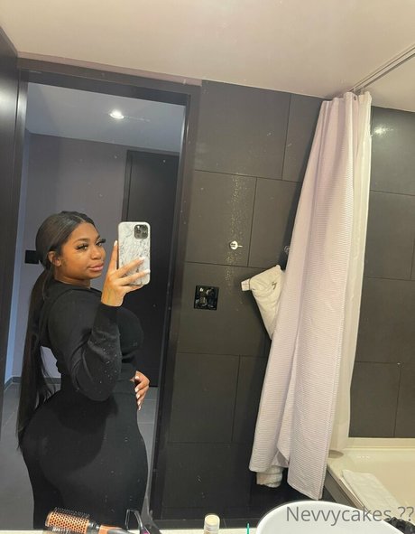 Nevvycakes pornstar xxx pic