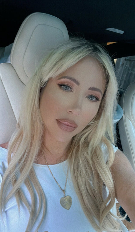 tashareign nude model picture