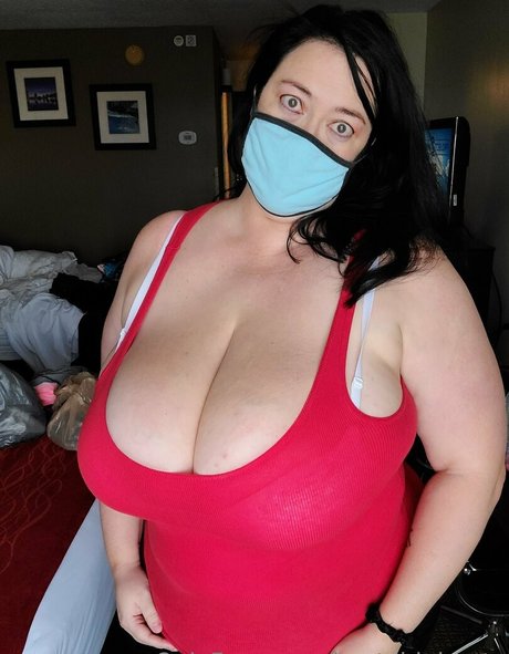 bustybigbooty nudes actress pic