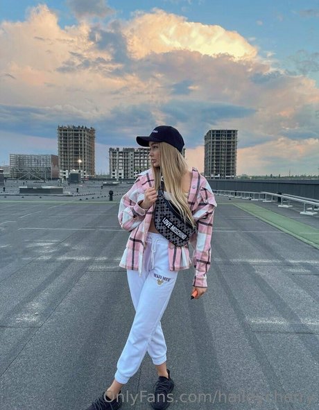 haileycherry naked model pictures