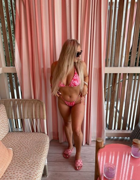 i am ellie naked pornstar images