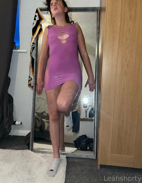 leahshorty sexy actress galleries