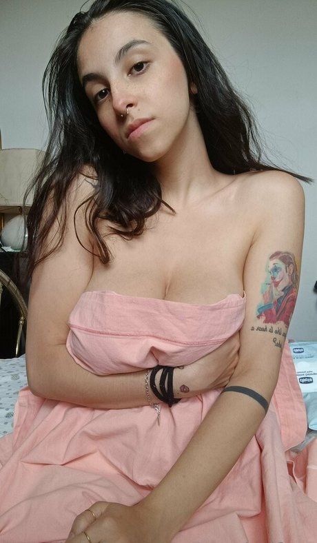 maybelfree model naked pics