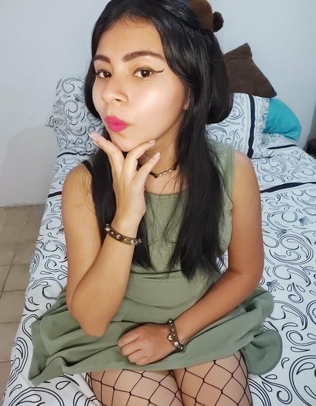 emilipetitefree hd model image