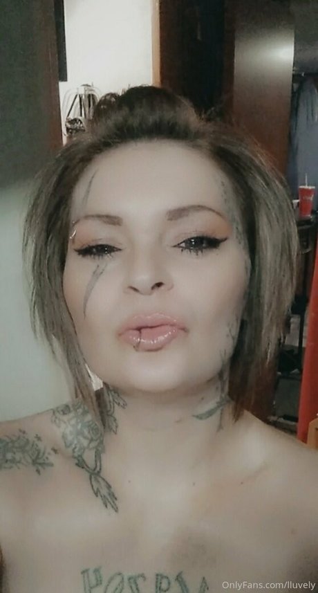 lluvely perfect model gallery