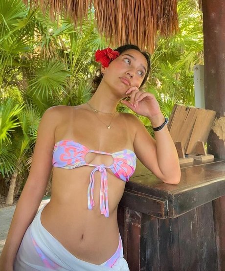 Sabrina Pezeshkian star pretty archive