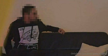 anto goes hunting exclusive star picture