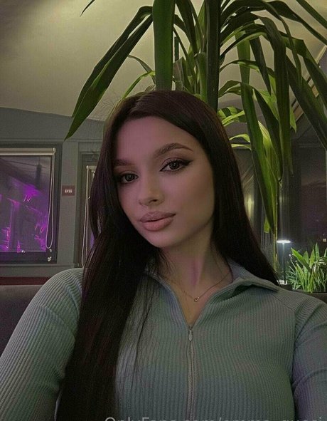 emma gucci nude star img