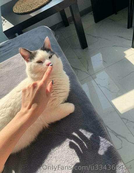 emma gucci model naked images