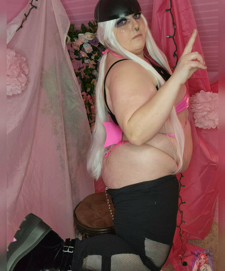 curvymonstergirlfree model photo