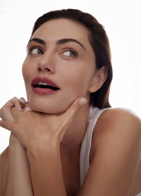 Phoebe Tonkin best actress image