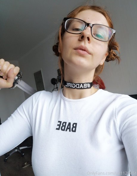 Evie Davis naked star picture