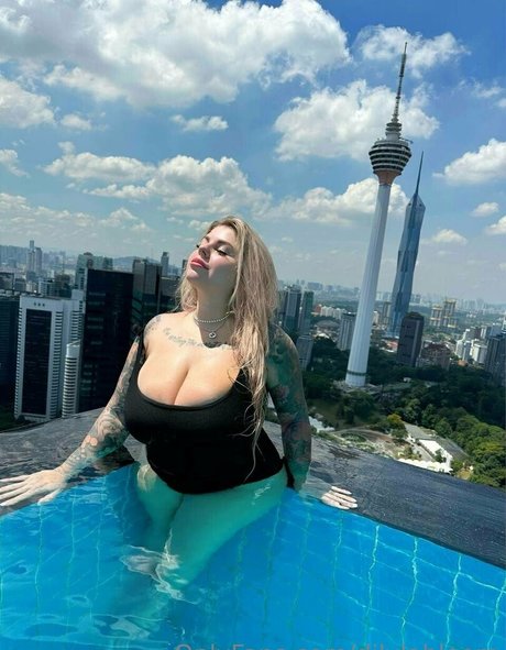 dilylabloom model erotic photo