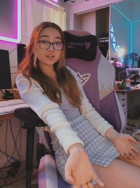 Lyssaurora nice pornstar pic