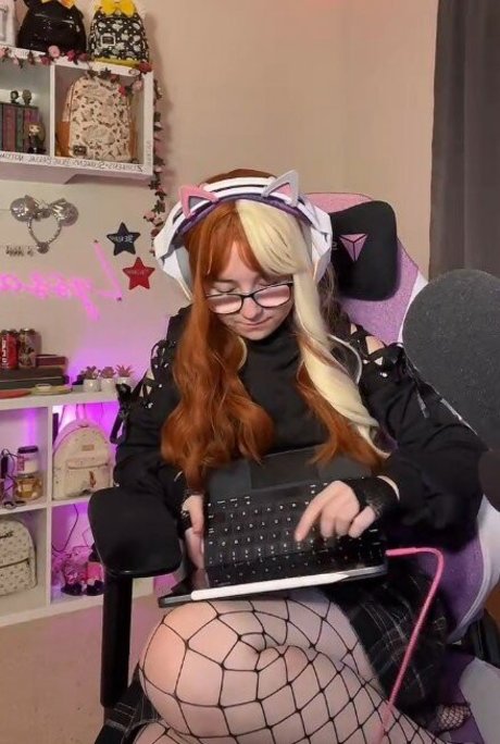 Lyssaurora exclusive pornstar pictures