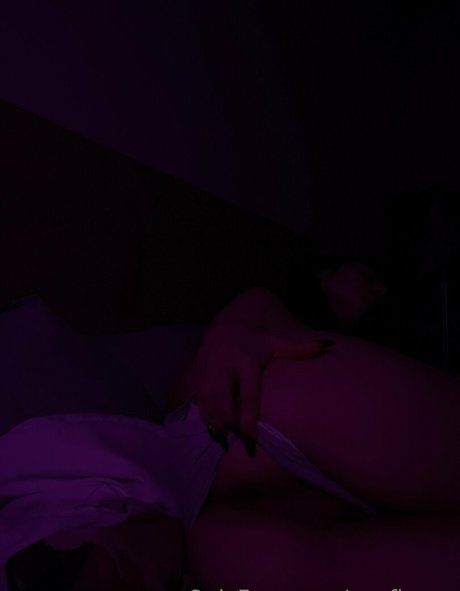 Apofigeaa nude actress image