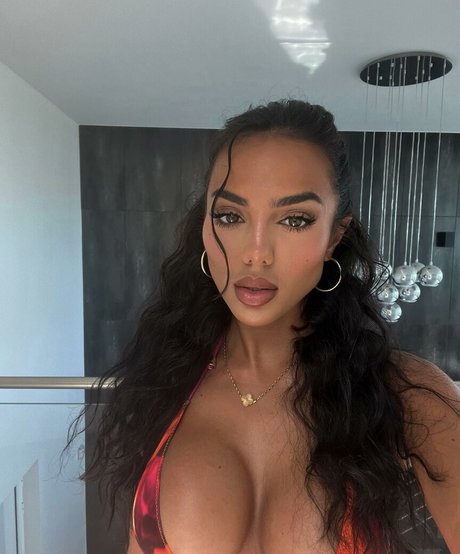 Arianna Ajtar model img