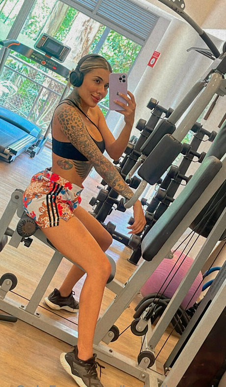 isabellanourie nudes model photo